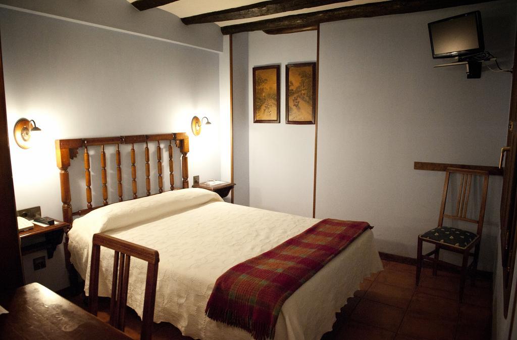 Hostal Santa Agueda Tarazona Ruang foto