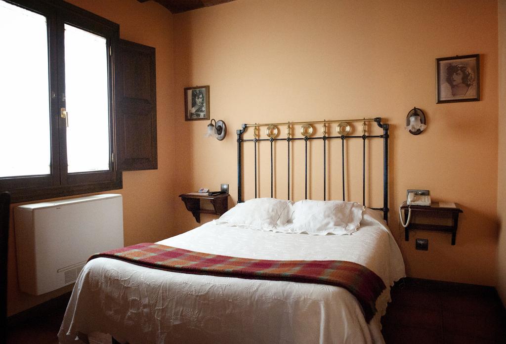 Hostal Santa Agueda Tarazona Ruang foto
