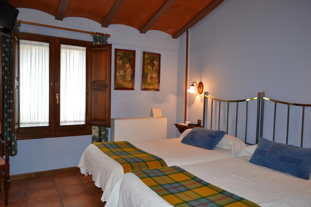 Hostal Santa Agueda Tarazona Ruang foto