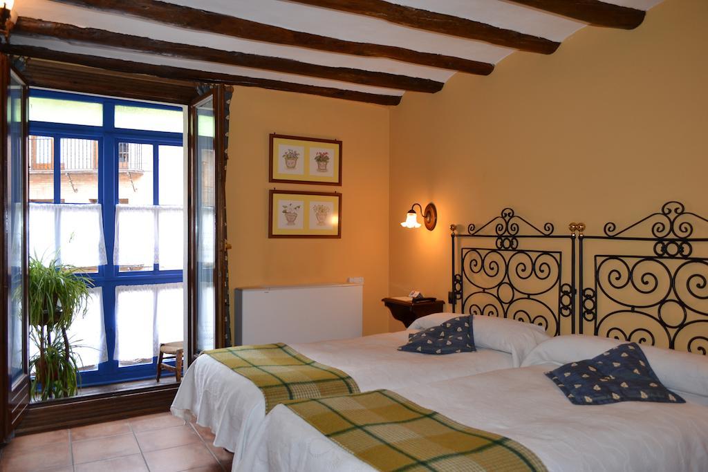 Hostal Santa Agueda Tarazona Ruang foto
