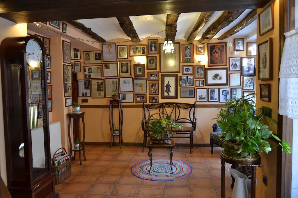Hostal Santa Agueda Tarazona Bagian luar foto
