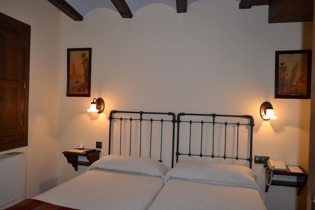 Hostal Santa Agueda Tarazona Bagian luar foto